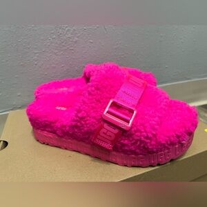 UGG FLUFFITA SANDAL